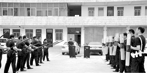 確山縣公安局開展武器警械專項訓練活動