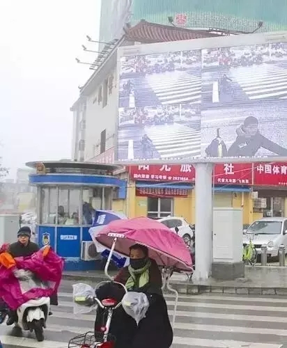 駐馬店人注意！你的不文明行為已出現(xiàn)在市區(qū)路口大屏幕上...