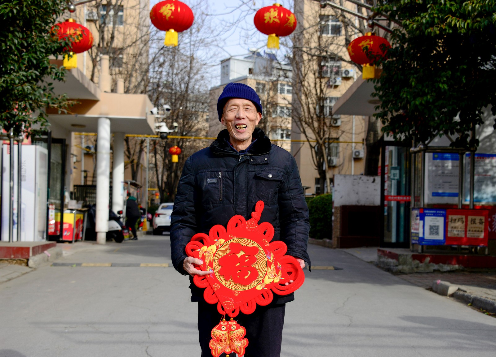 新春走基層丨新年來張全家福吧！攝影志愿者用光影為村民留住煙火年年