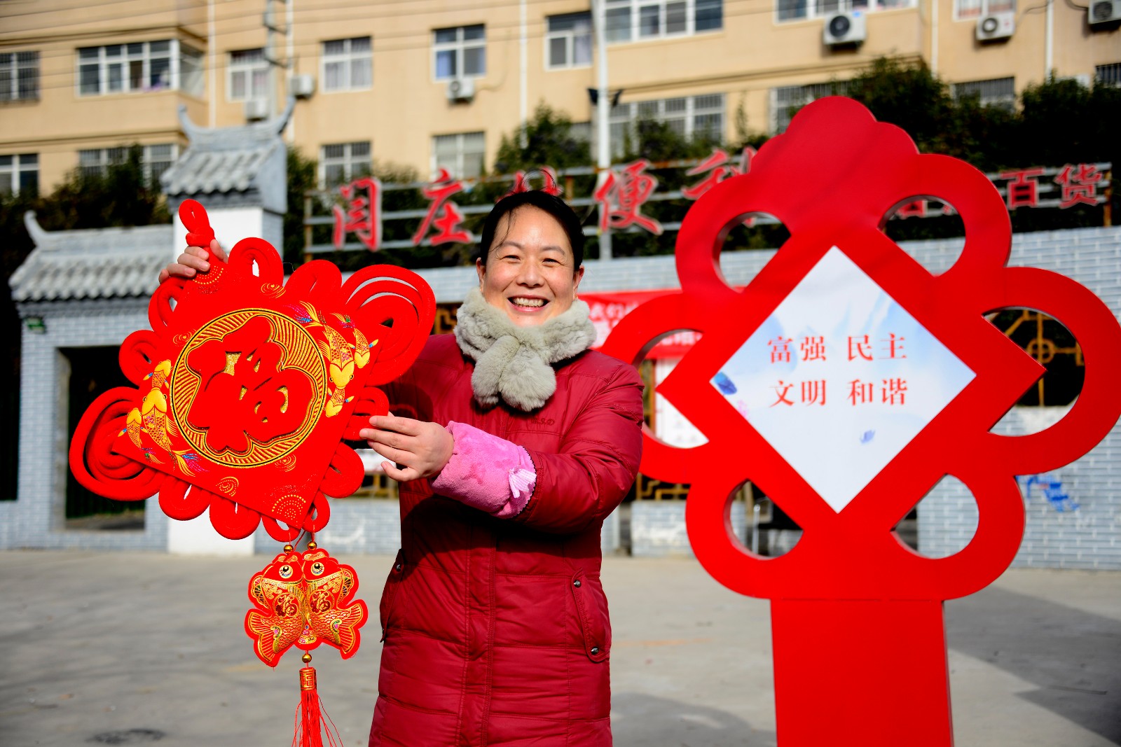 新春走基層丨新年來張全家福吧！攝影志愿者用光影為村民留住煙火年年