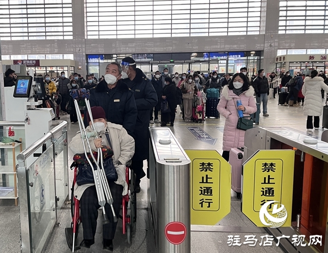 駐馬店車務段：迎戰(zhàn)節(jié)后客流高峰 溫馨服務出行乘客