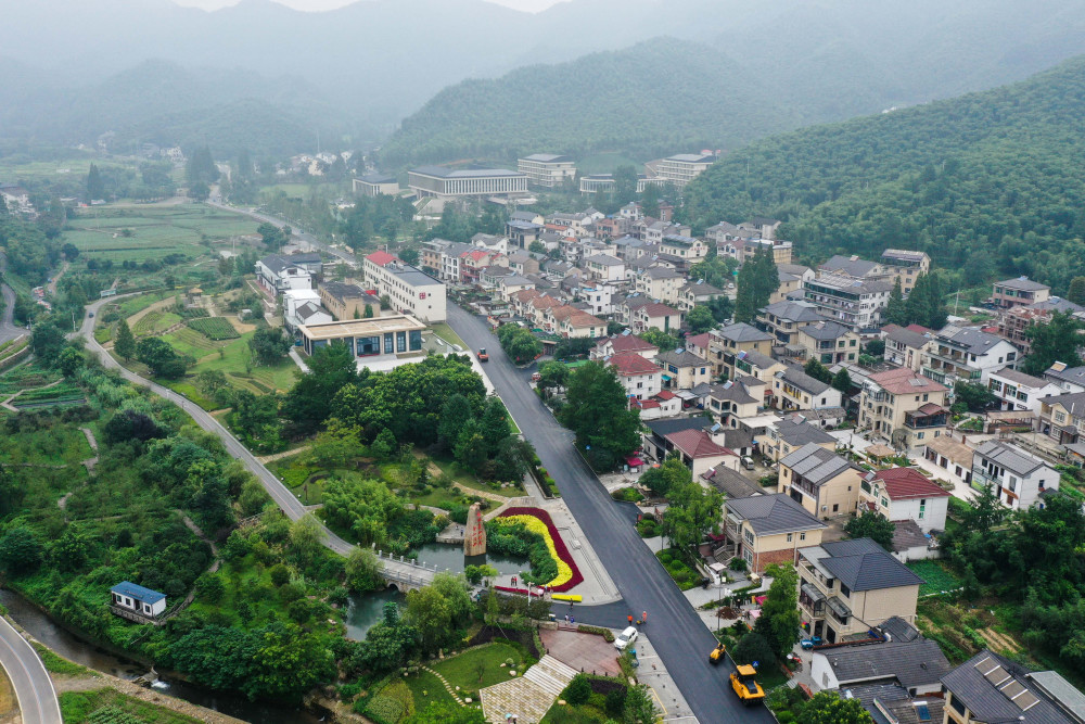 近觀｜在這所大學(xué)，習(xí)近平深刻闡釋“兩山理論”
