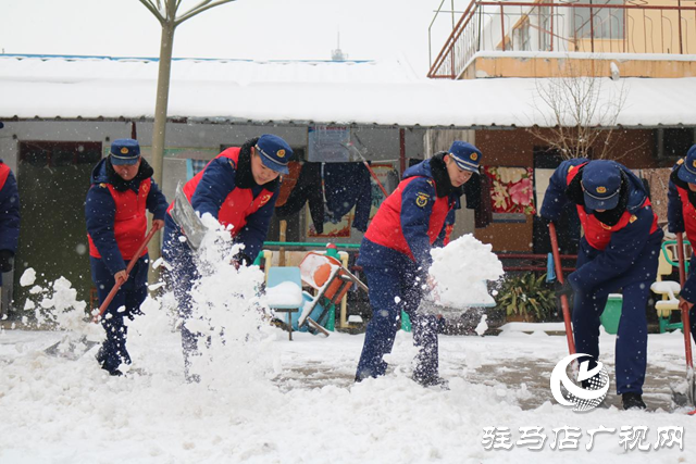 駐馬店消防：以雪為令齊出動 轄區(qū)道路變暢通