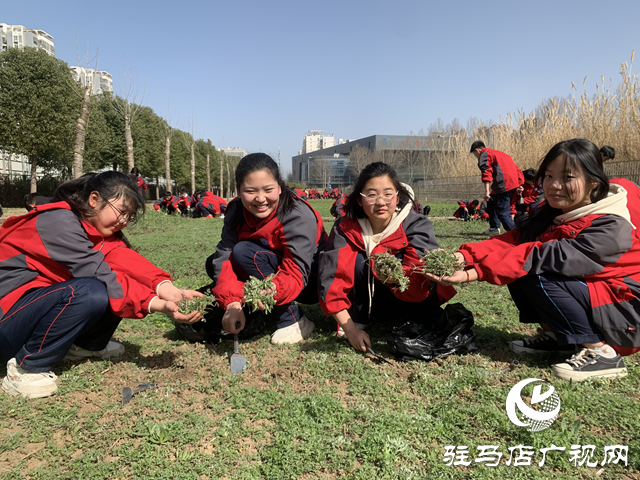 駐馬店市實驗中學(xué)師生：走進(jìn)自然 感受勞動之美