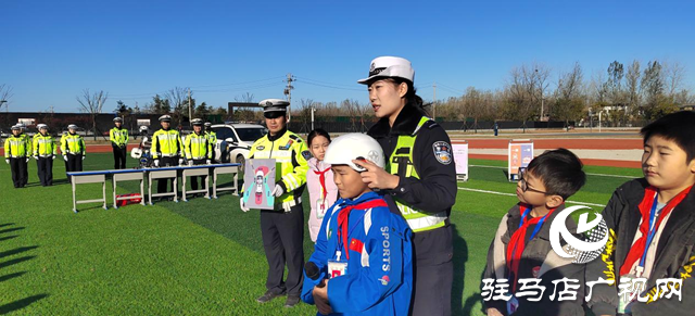 遂平縣公安局開展全國交通安全日主題宣傳活動