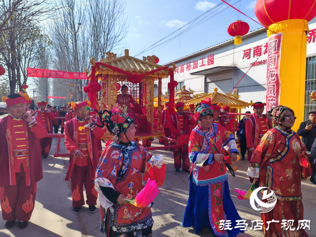 平輿縣十字路鄉(xiāng)開展傳統(tǒng)花轎文化藝術(shù)展演展示活動(dòng)