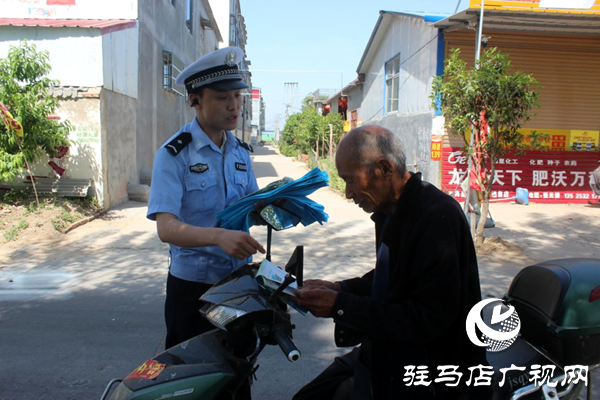 平輿縣公安局交警大隊(duì)強(qiáng)化宣傳引導(dǎo)、護(hù)航群眾平安出行  