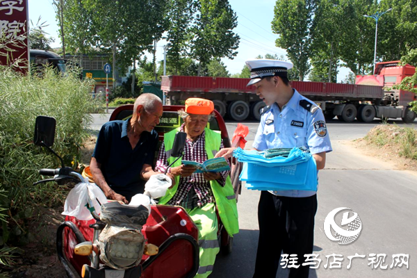 平輿縣公安局交警大隊(duì)強(qiáng)化宣傳引導(dǎo)、護(hù)航群眾平安出行  