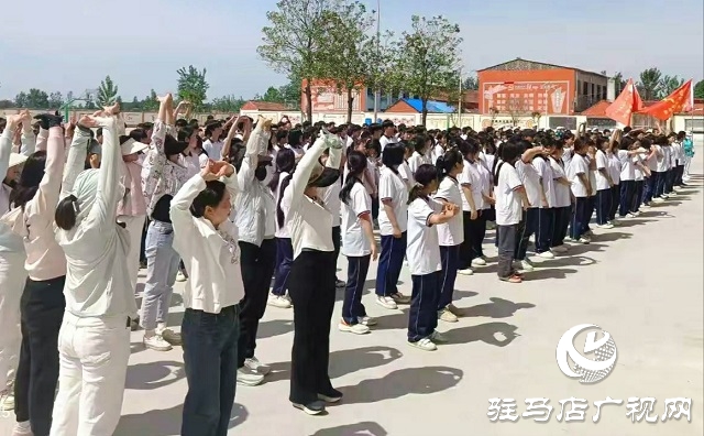  新蔡縣河塢鄉(xiāng)初級(jí)中學(xué)火熱開展科學(xué)健步走活動(dòng)